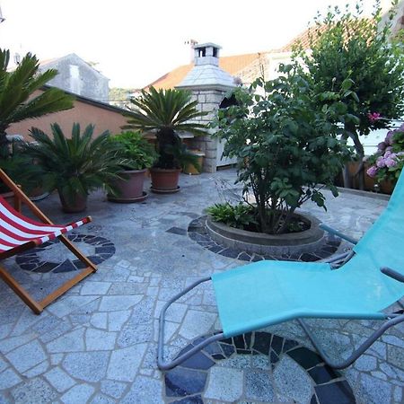 App With A Lovely Patio Mali Losinj Exterior photo