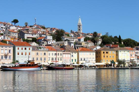 App With A Lovely Patio Mali Losinj Exterior photo
