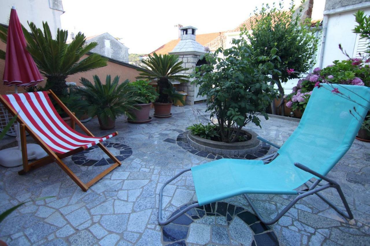 App With A Lovely Patio Mali Losinj Exterior photo