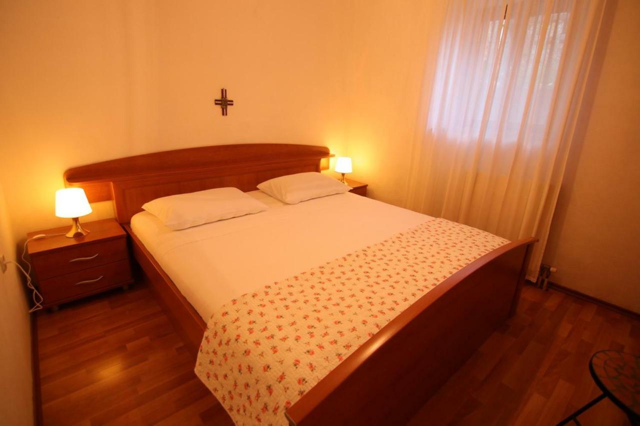 App With A Lovely Patio Mali Losinj Exterior photo