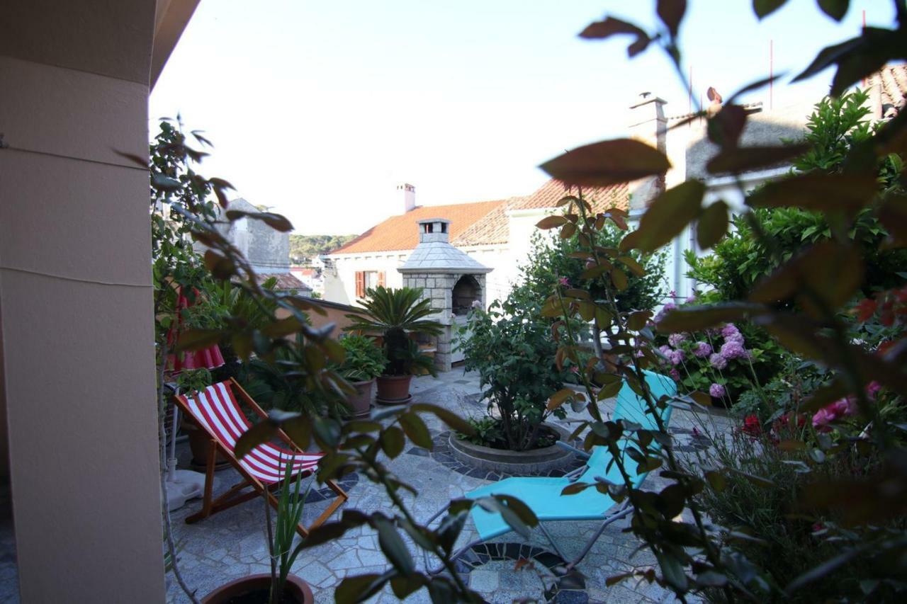 App With A Lovely Patio Mali Losinj Exterior photo
