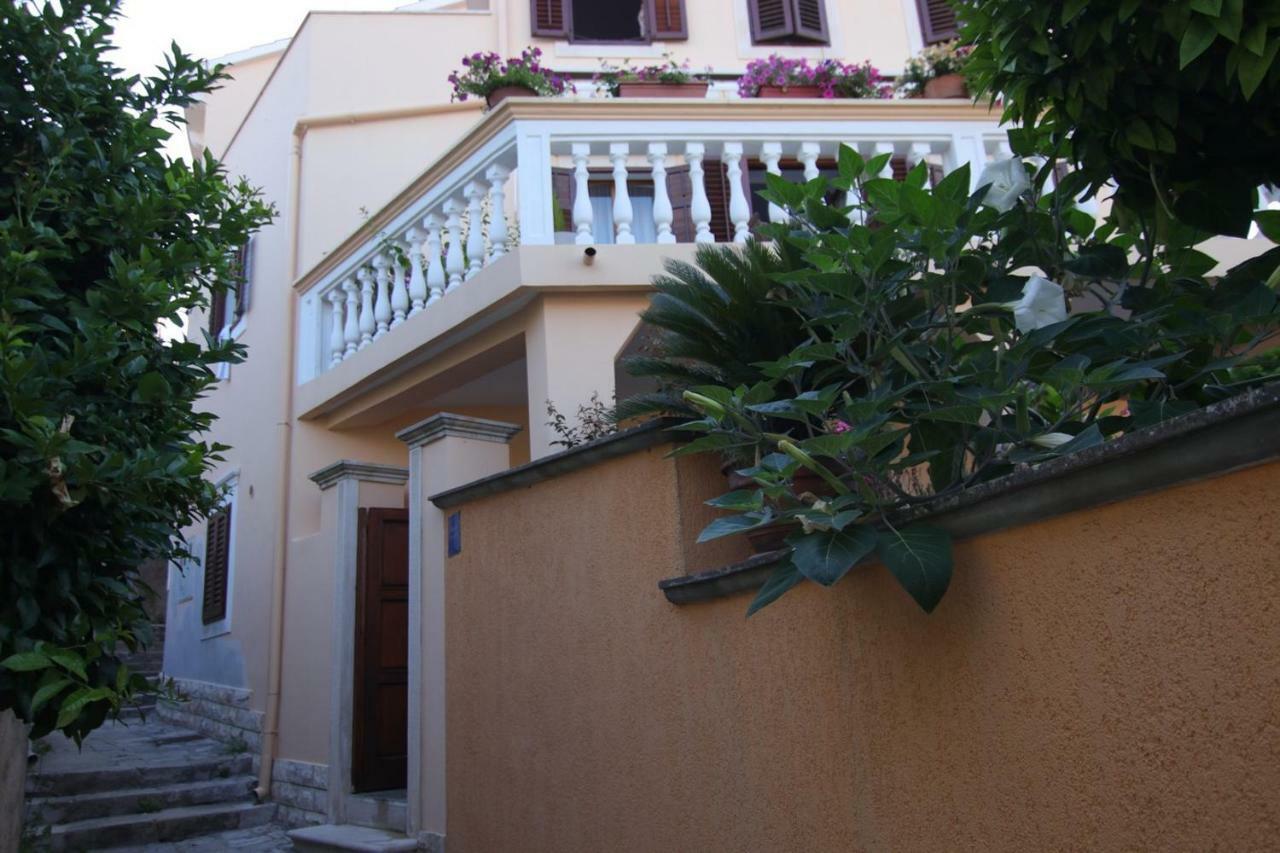 App With A Lovely Patio Mali Losinj Exterior photo