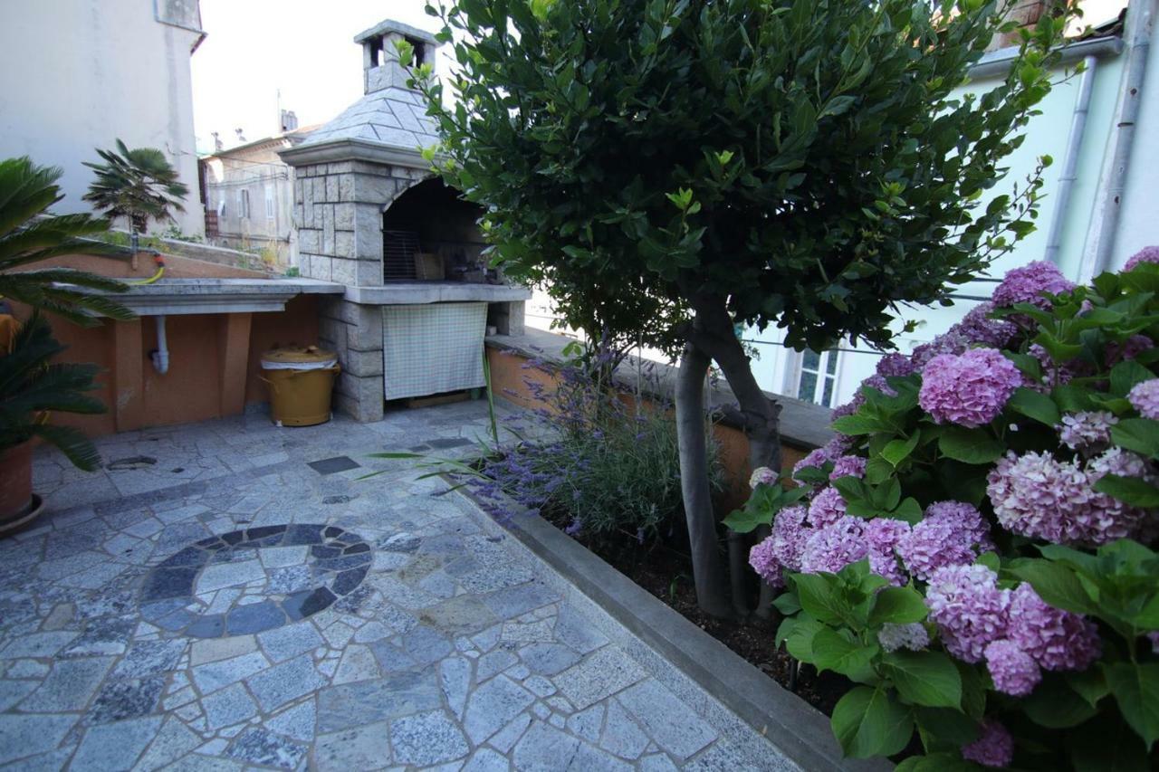 App With A Lovely Patio Mali Losinj Exterior photo