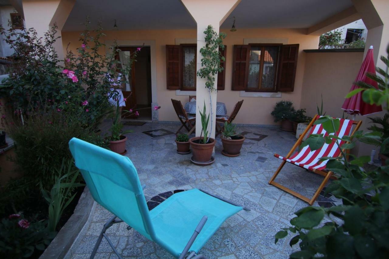 App With A Lovely Patio Mali Losinj Exterior photo